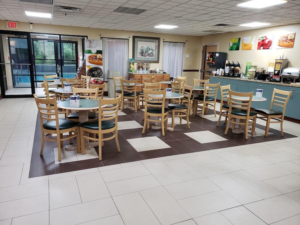 Quality Inn & Suites Sellersburg Εξωτερικό φωτογραφία