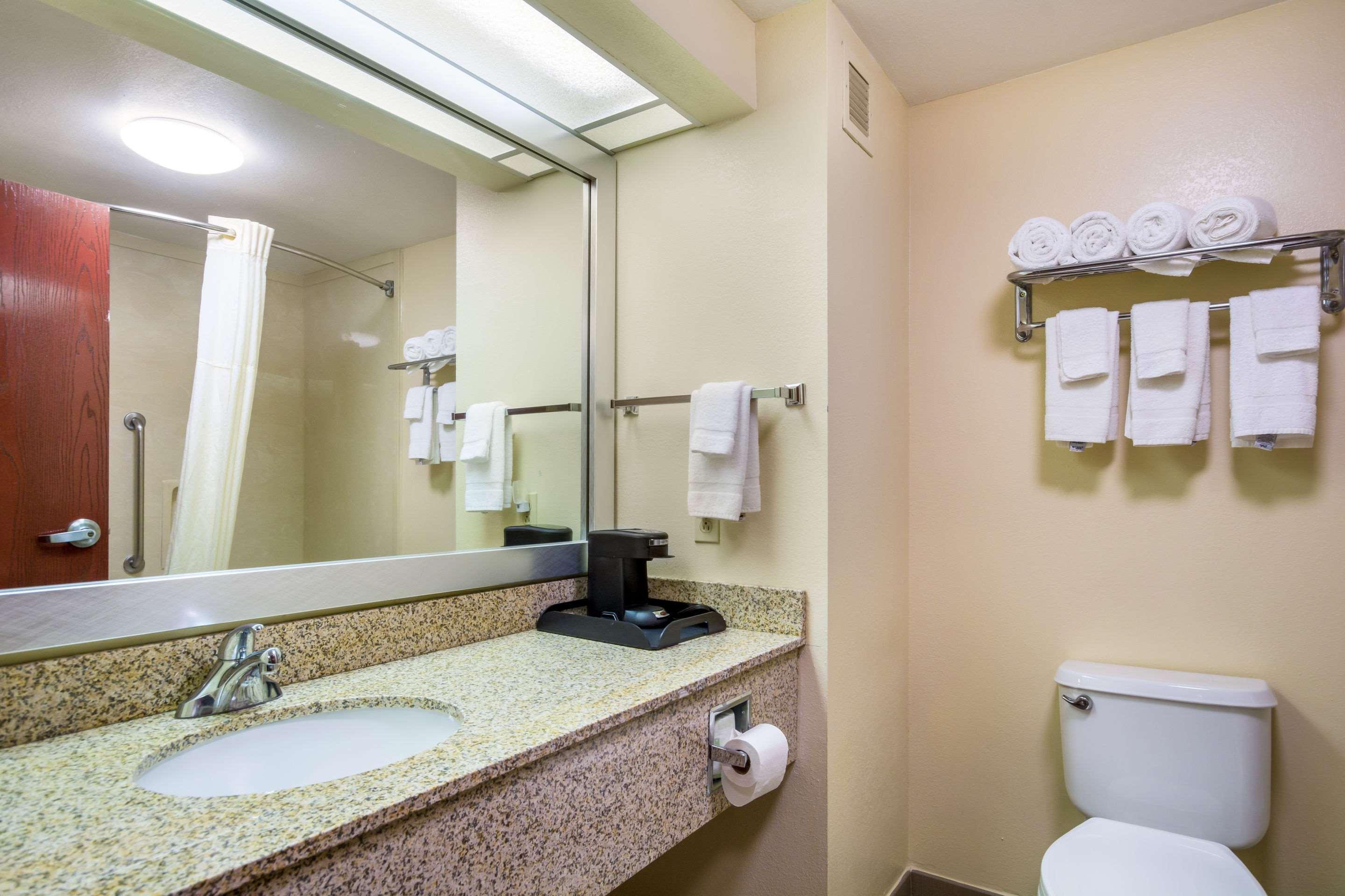 Quality Inn & Suites Sellersburg Εξωτερικό φωτογραφία