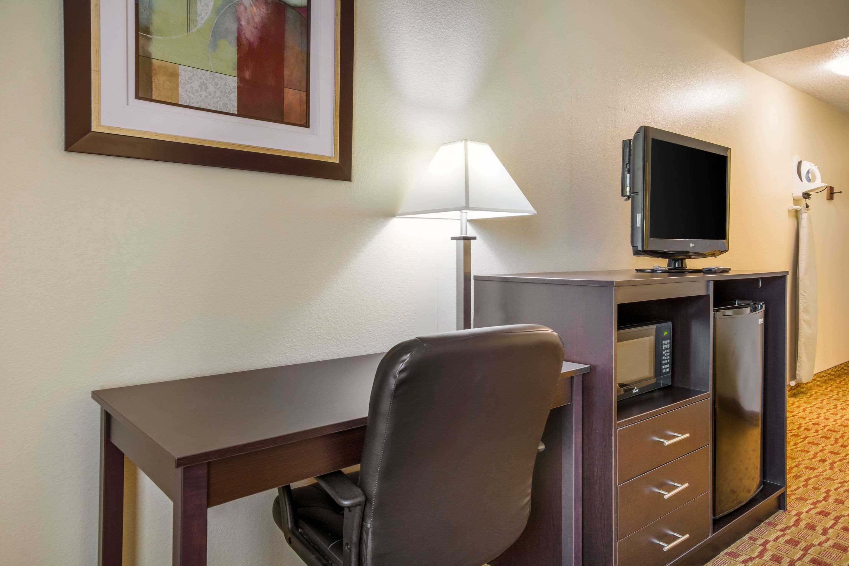 Quality Inn & Suites Sellersburg Εξωτερικό φωτογραφία