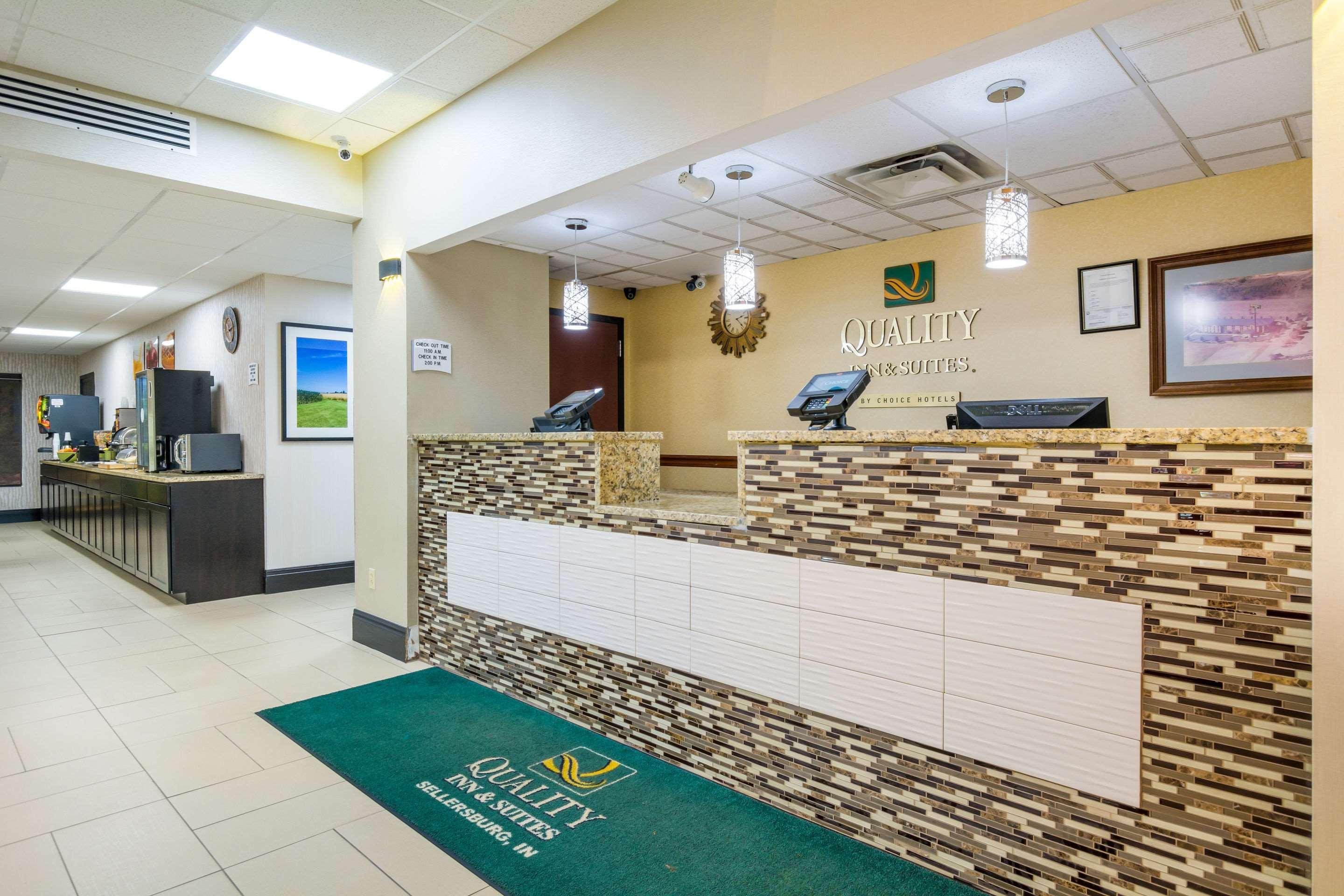 Quality Inn & Suites Sellersburg Εξωτερικό φωτογραφία
