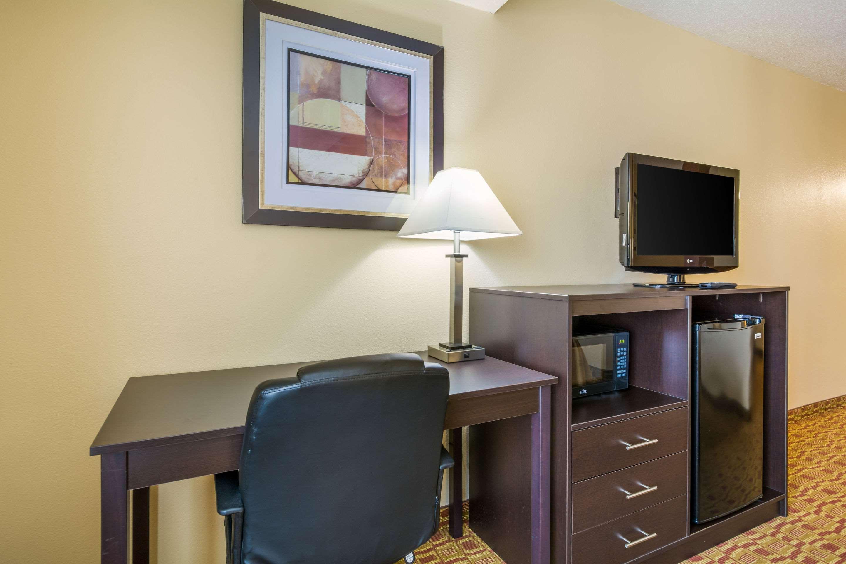 Quality Inn & Suites Sellersburg Εξωτερικό φωτογραφία