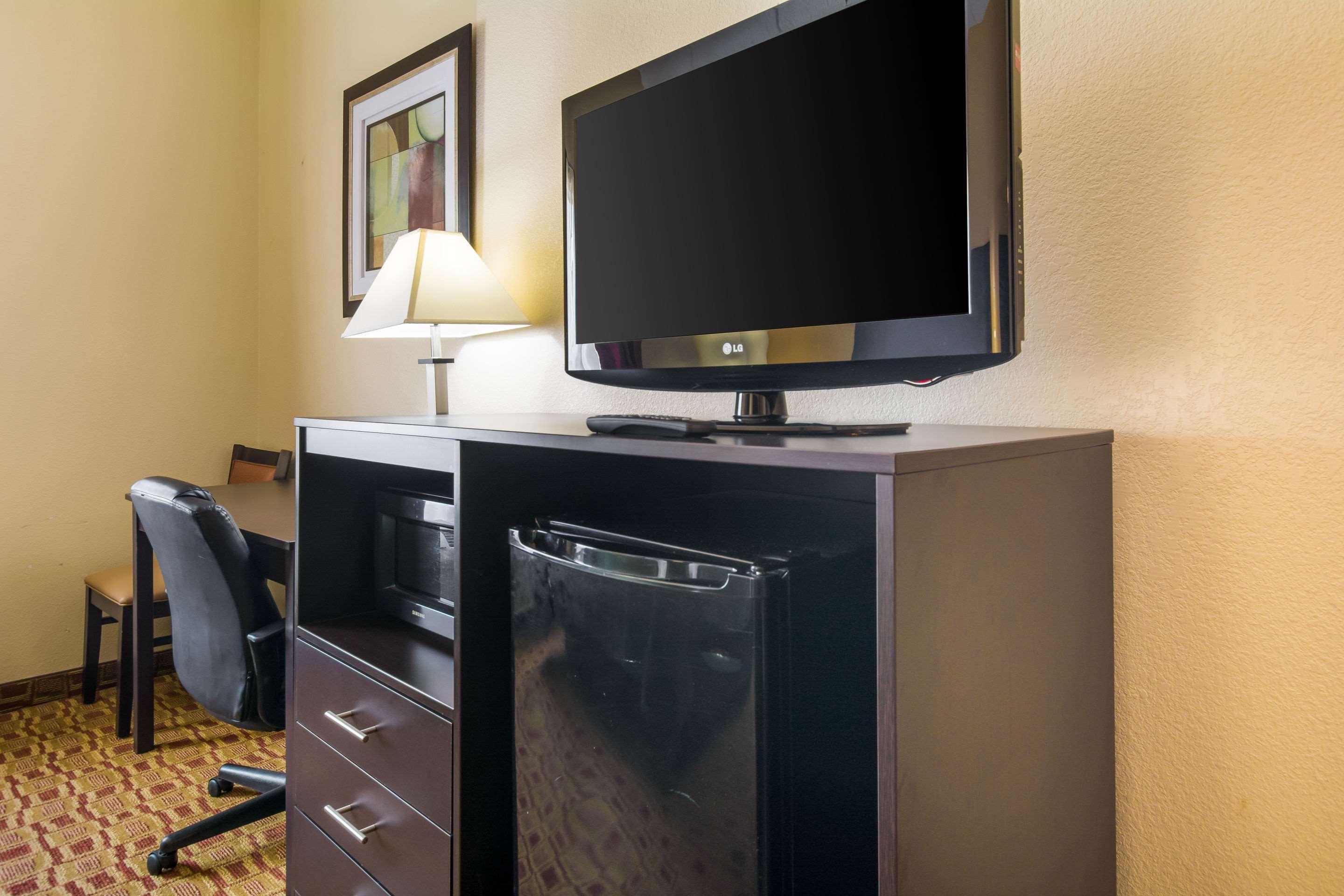 Quality Inn & Suites Sellersburg Εξωτερικό φωτογραφία