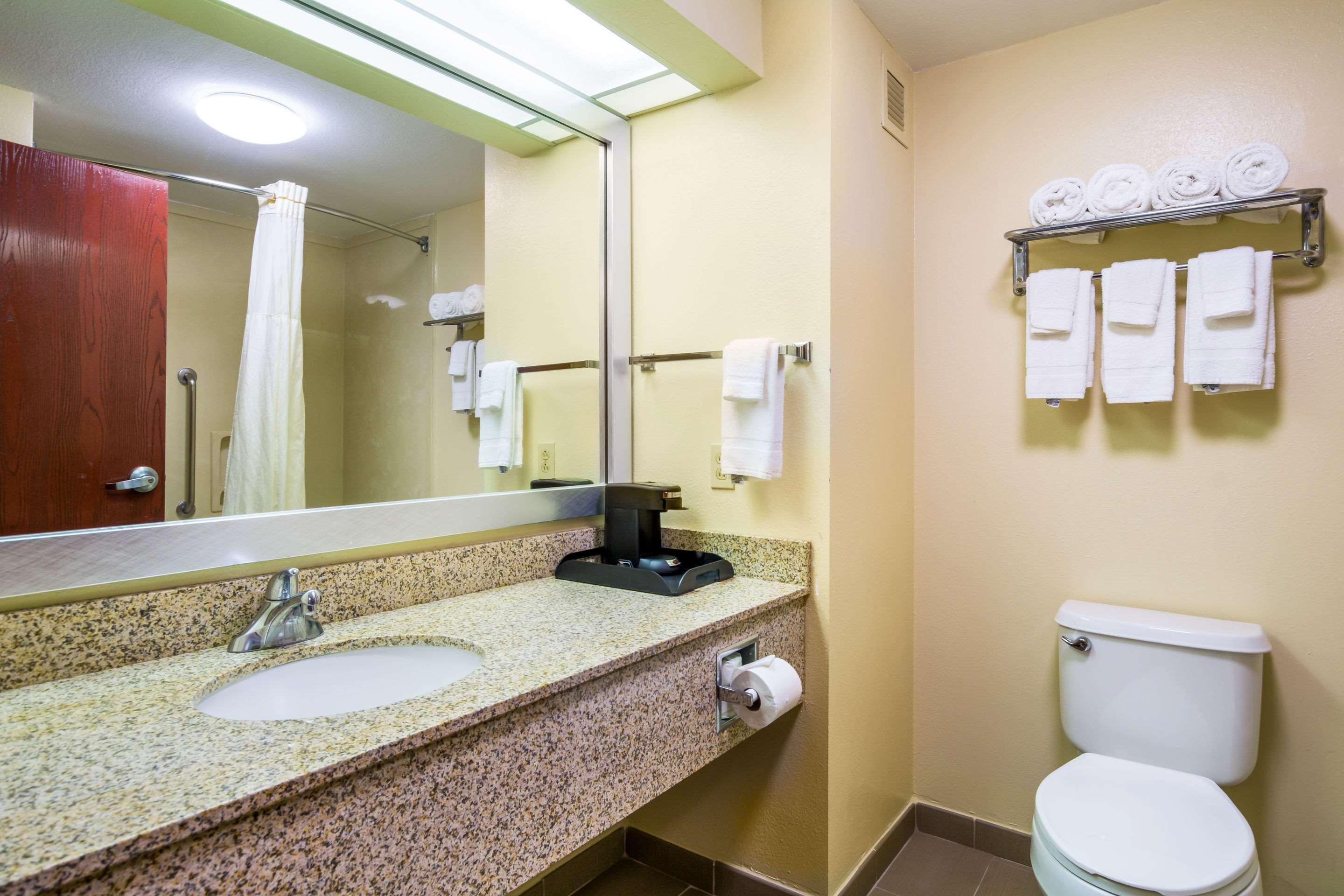 Quality Inn & Suites Sellersburg Εξωτερικό φωτογραφία