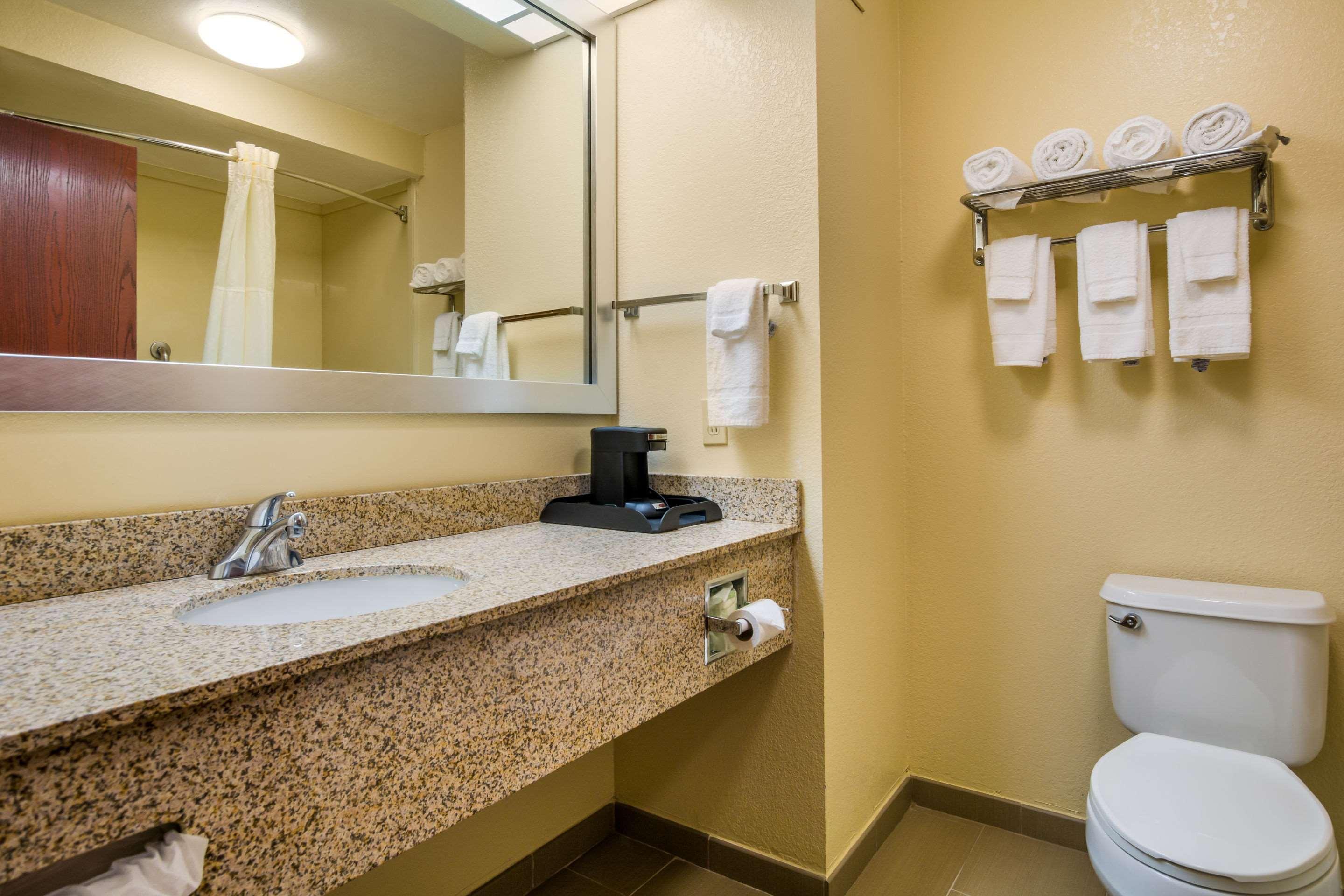 Quality Inn & Suites Sellersburg Εξωτερικό φωτογραφία