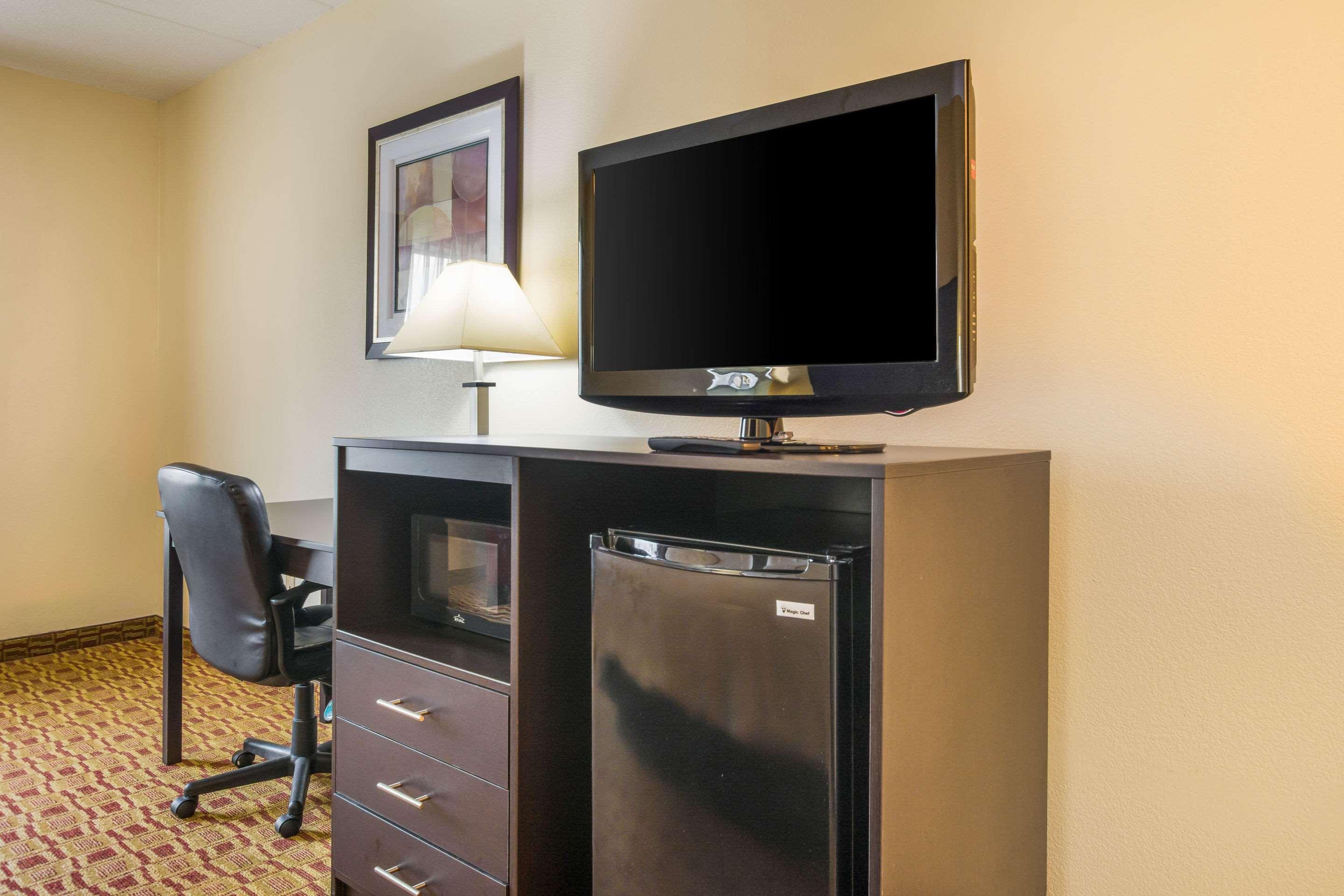 Quality Inn & Suites Sellersburg Εξωτερικό φωτογραφία