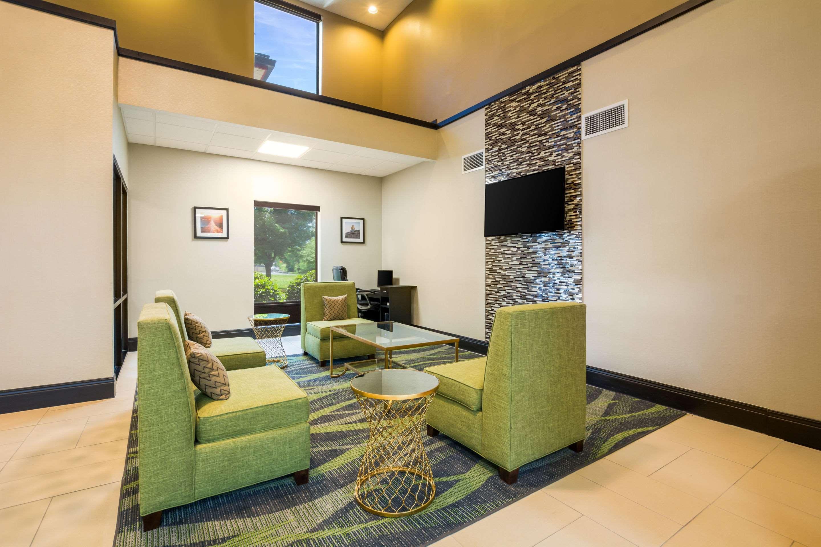 Quality Inn & Suites Sellersburg Εξωτερικό φωτογραφία