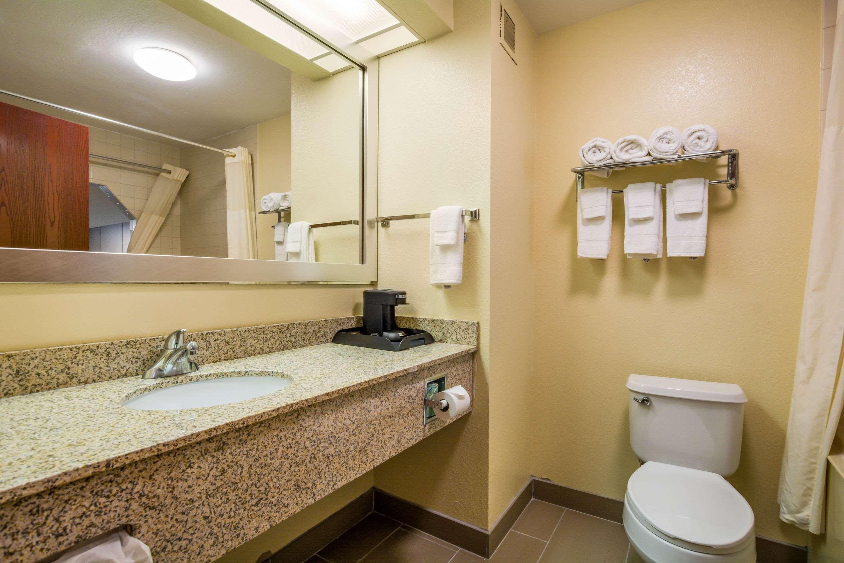 Quality Inn & Suites Sellersburg Εξωτερικό φωτογραφία