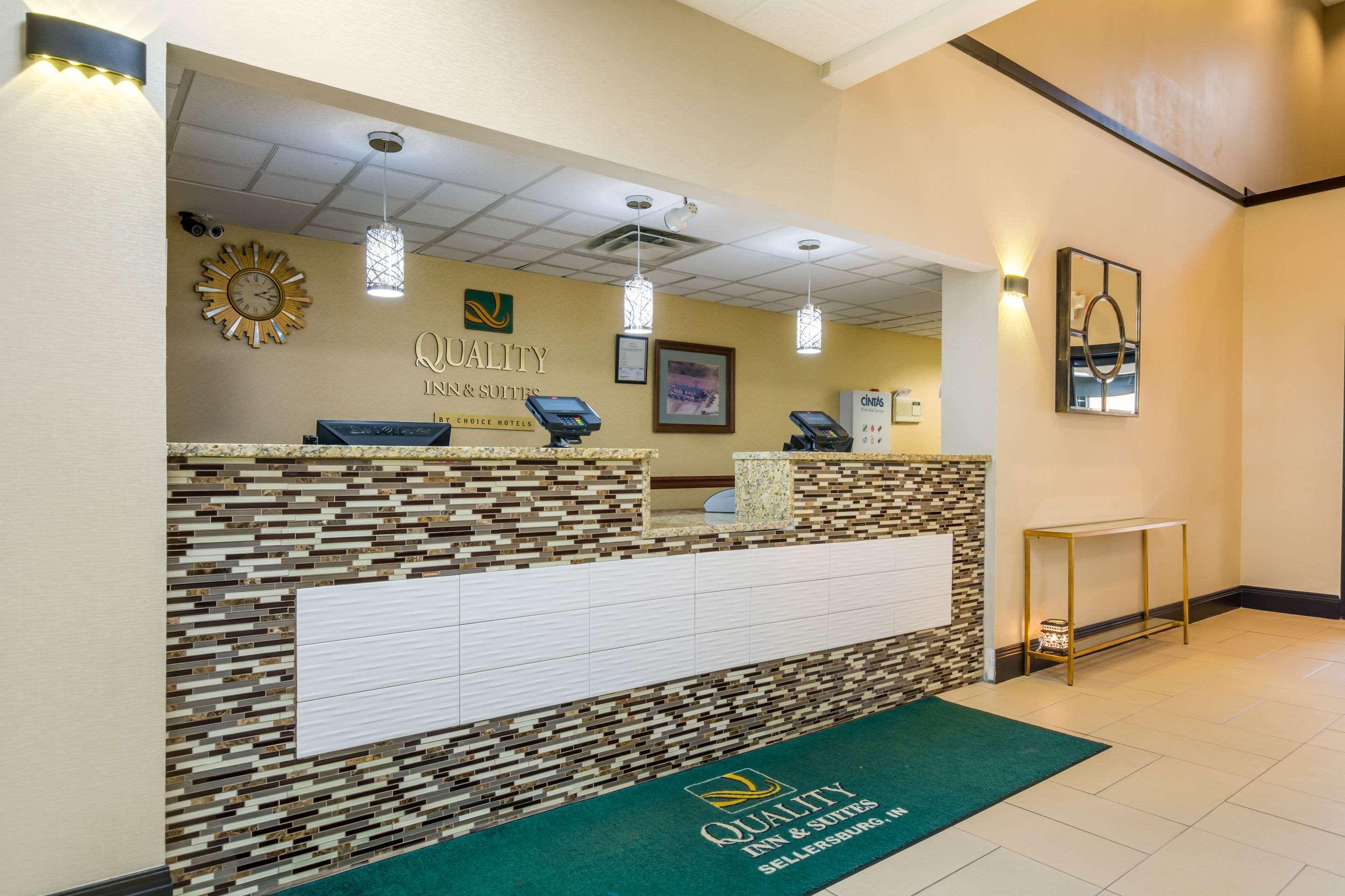 Quality Inn & Suites Sellersburg Εξωτερικό φωτογραφία